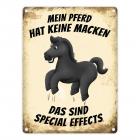 Metallschild mit schwarzes Pferd Motiv und Spruch: Mein Pferd hat keine Macken, das ...