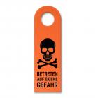 Betreten auf eigene Gefahr Türhänger mit Totenkopf Motiv in Orange