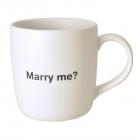 Mr. P - Marry me? Kaffeebecher mit Ring am Boden 